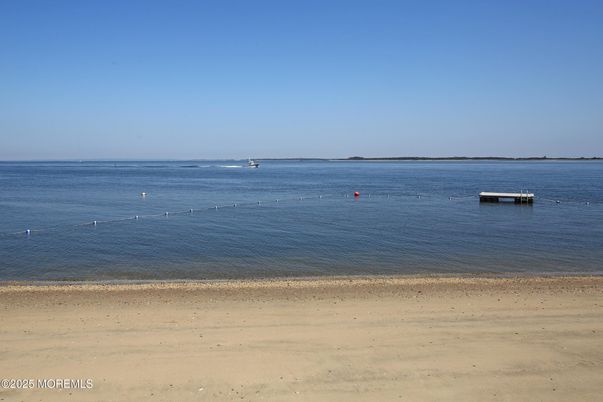 Exterior, Lake