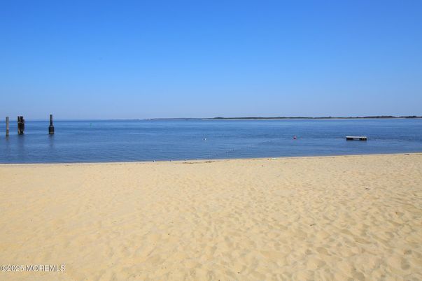 Exterior, Lake