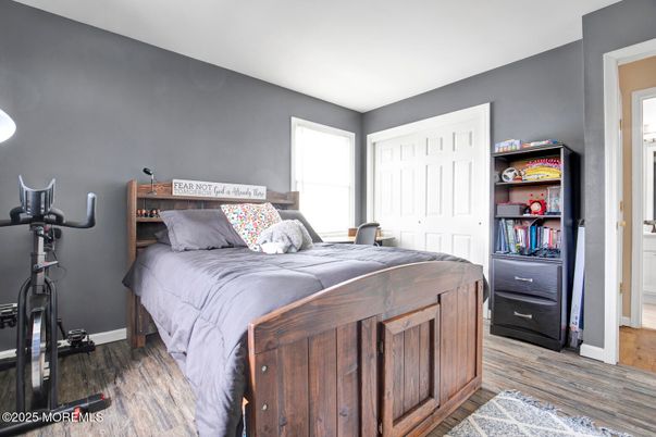 Bedroom, Fitness Equipment, Interior, Wood Texture Flooring