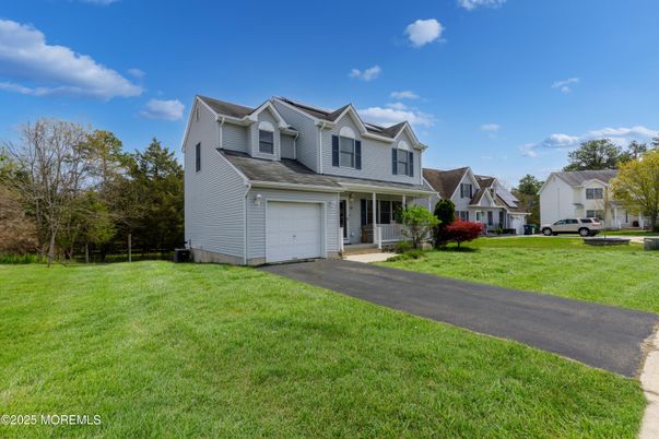Attached, Exterior, Facade, Cape Cod