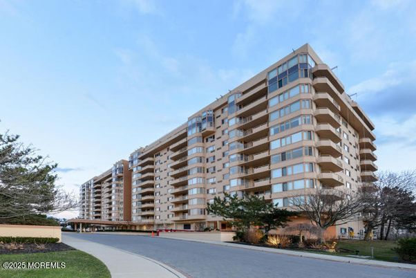 Exterior, Facade, Condo Building