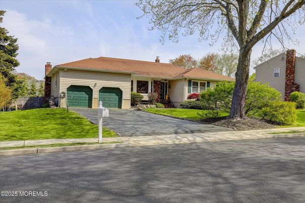 Attached, Exterior, Facade, Ranch