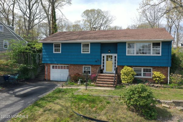 Attached, Exterior, Facade, Brick Facade, Raised Ranch