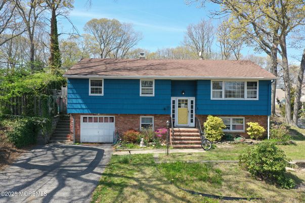 Attached, Exterior, Facade, Brick Facade, Raised Ranch