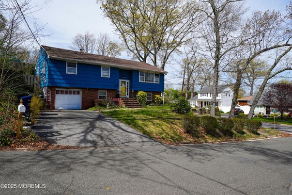 Attached, Exterior, Facade, Brick Facade, Raised Ranch