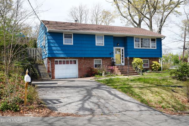 Attached, Exterior, Facade, Brick Facade, Raised Ranch
