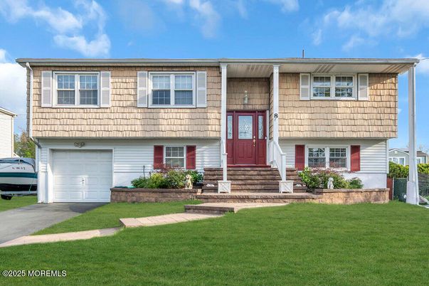 Attached, Exterior, Facade, Raised Ranch