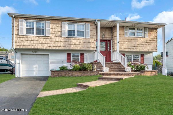 Attached, Exterior, Facade, Raised Ranch