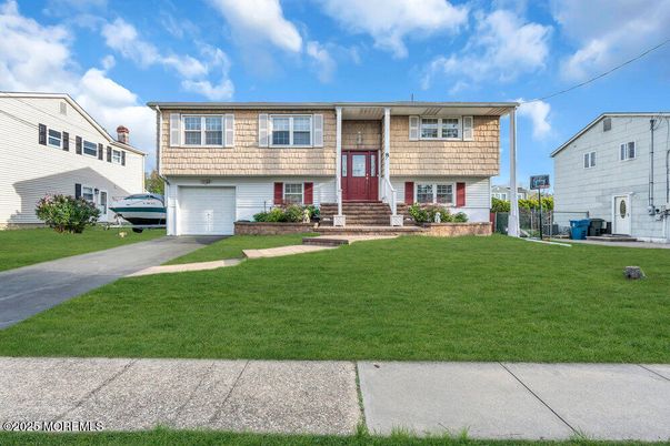 Attached, Exterior, Facade, Raised Ranch