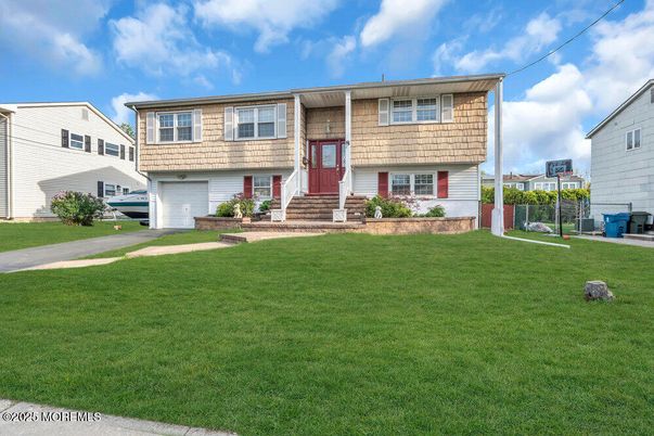 Attached, Exterior, Facade, Raised Ranch