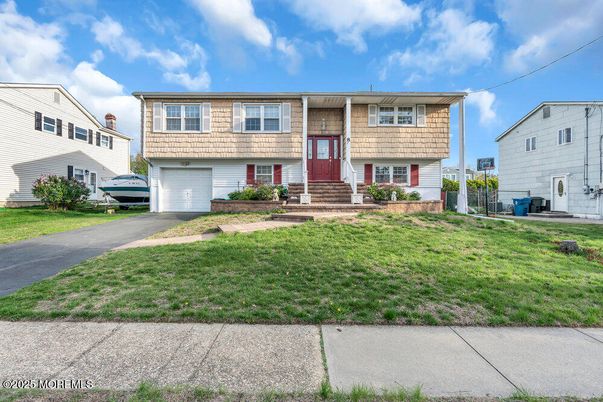 Attached, Exterior, Facade, Raised Ranch