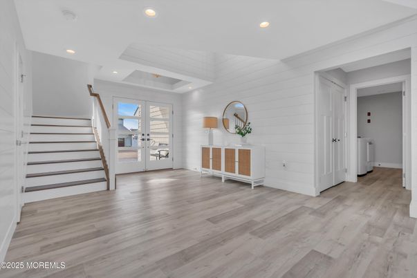 Interior, Recessed Lighting, Wood Texture Flooring