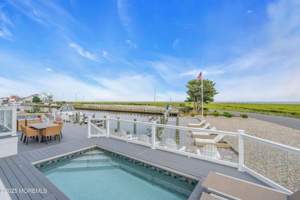 Exterior, Pool, Water
