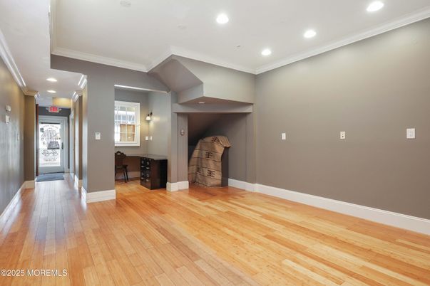 Interior, Recessed Lighting, Wood Texture Flooring