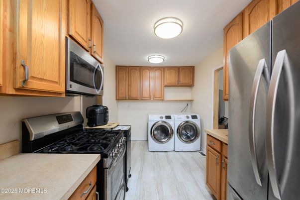 Interior, Kitchen, Washer, Wood Texture Flooring