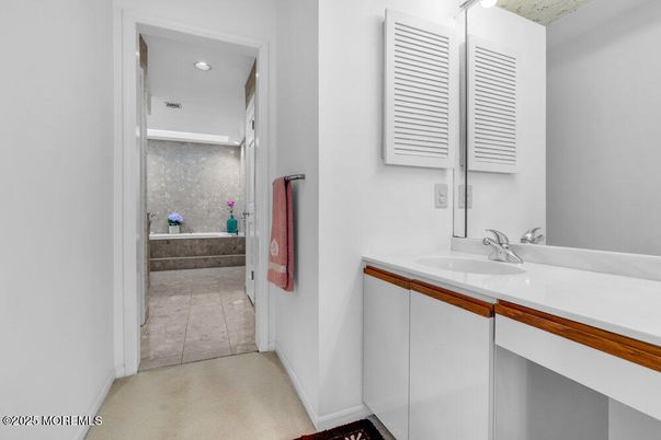 Bathroom, Interior, Recessed Lighting