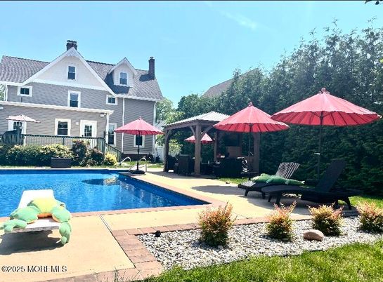 Exterior, Pool