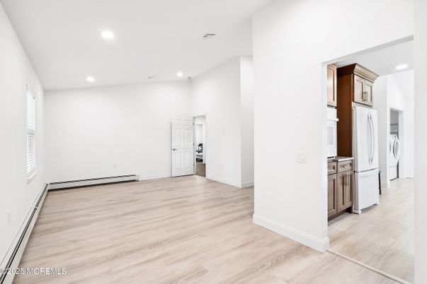 Interior, Recessed Lighting, Washer, Wood Texture Flooring