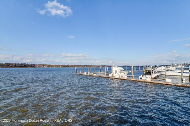 Exterior, Lake