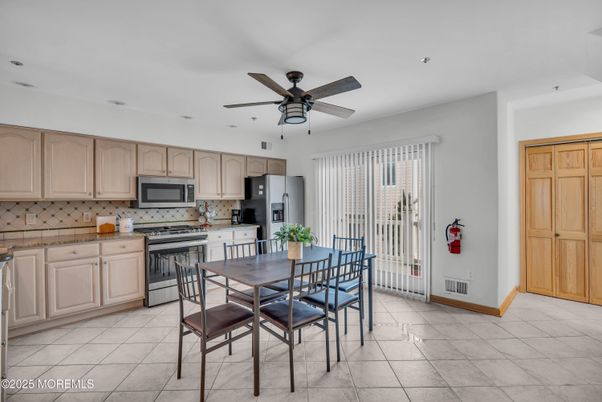 Dining room, Interior, Kitchen, Recessed Lighting