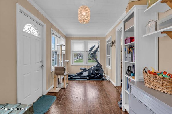 Chandelier, Fitness Equipment, Interior, Wood Texture Flooring