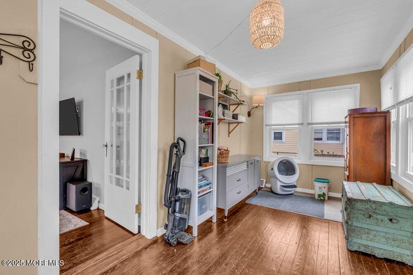 Interior, Pendant Lights, Wood Texture Flooring