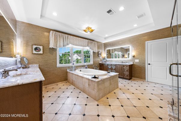 Bathroom, Dual Sink Vanities, Interior, Recessed Lighting