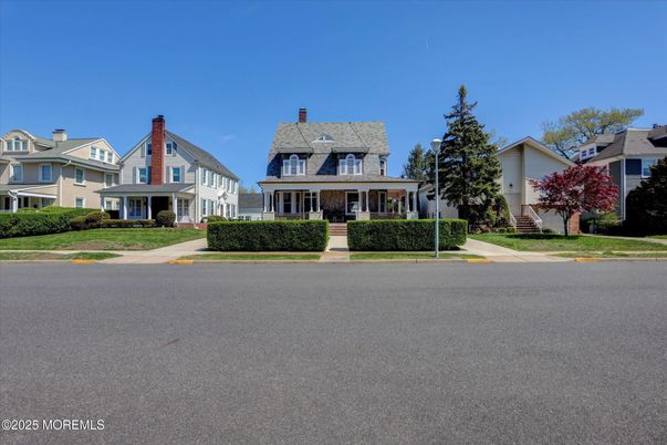 Exterior, Facade, Queen Anne Victorian