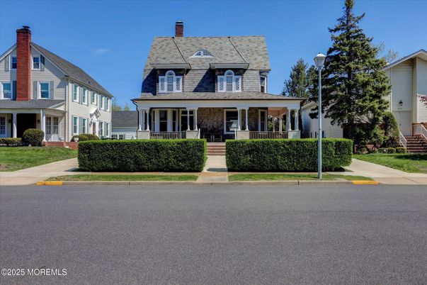 Exterior, Facade, Queen Anne Victorian