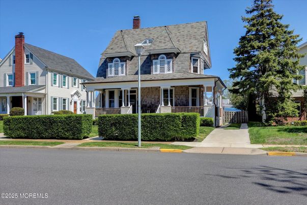 Exterior, Facade, Queen Anne Victorian