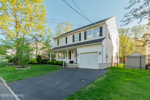 Attached, Exterior, Facade, American Foursquare