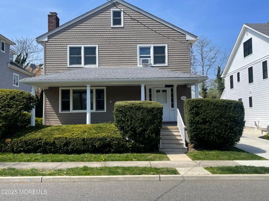 Exterior, Facade, Queen Anne Victorian
