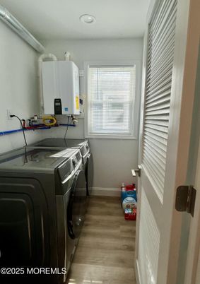 Interior, Recessed Lighting, Washer, Wood Texture Flooring