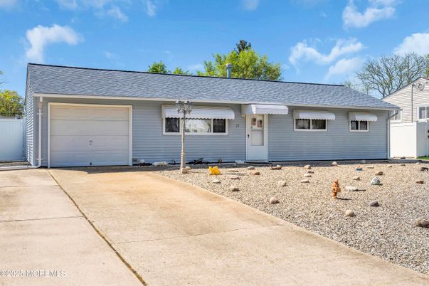 Attached, Exterior, Facade, Ranch