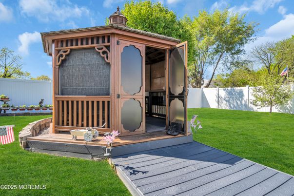 Backyard, Exterior