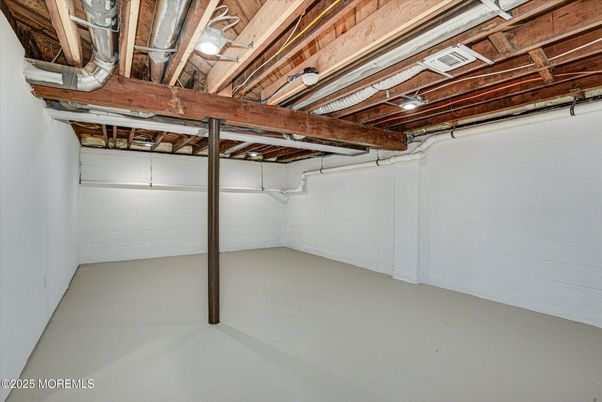 Garage, Interior, Wooden Beams