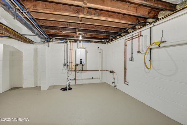 Garage, Interior, Wooden Beams