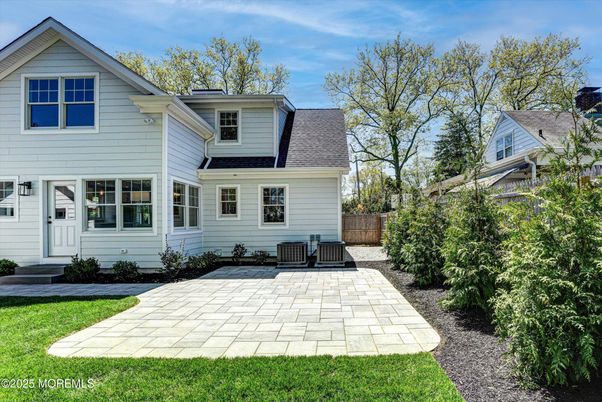 Exterior, Facade, Farmhouse