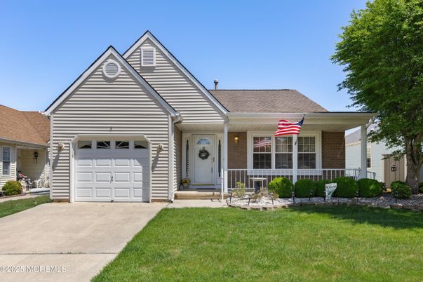 Attached, Exterior, Facade, Ranch