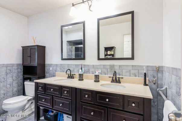 Bathroom, Dual Sink Vanities, Interior