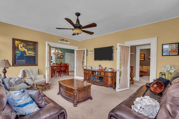 Chandelier, Dining room, Interior, Living room