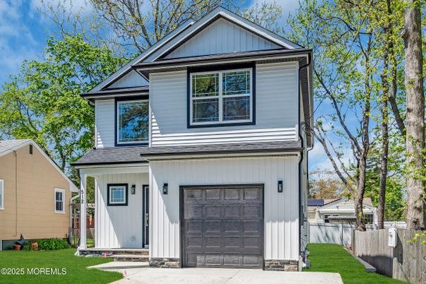 Attached, Exterior, Facade, Farmhouse