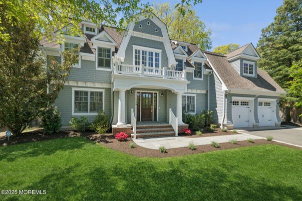 Attached, Exterior, Facade, Farmhouse