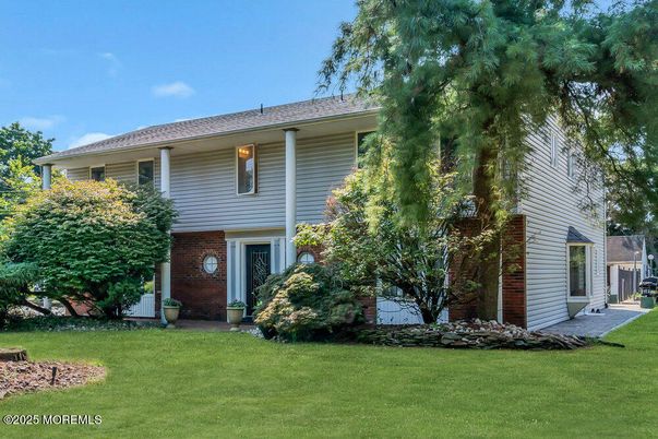 Exterior, Facade, Brick Facade, Raised Ranch