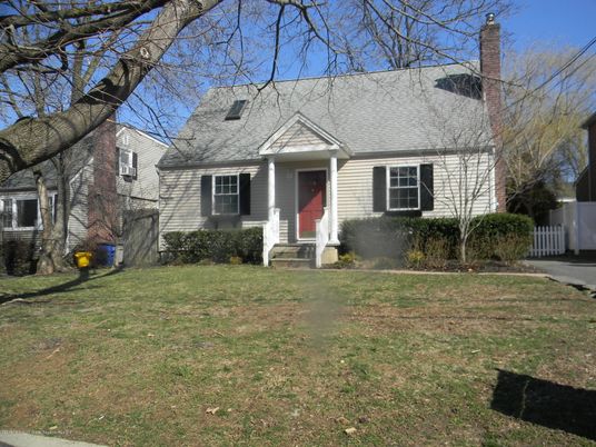 Exterior, Facade, Cape Cod