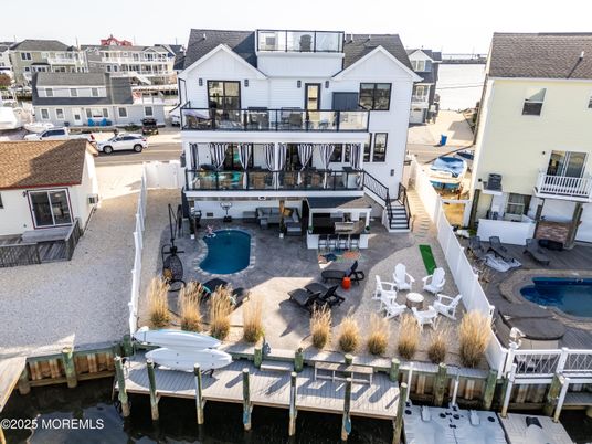 Exterior, Lake, Pool