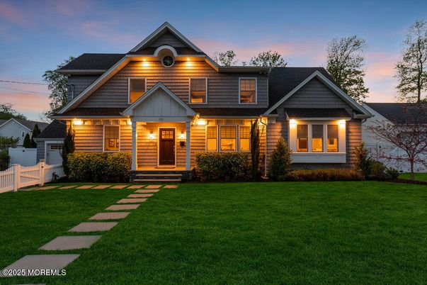 Exterior, Facade, American Craftsman