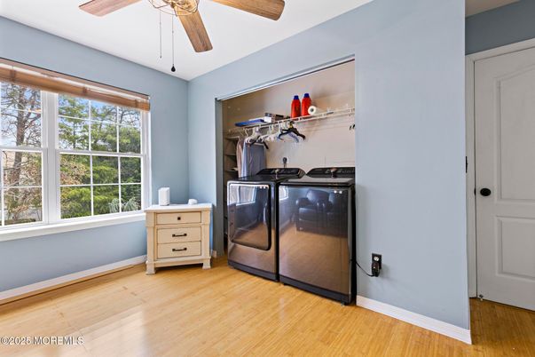 Interior, Washer, Wood Texture Flooring