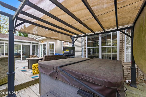 Exterior, Hot Tub, Sun Room