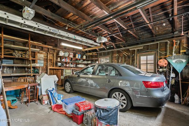 Garage, Interior, Wooden Beams